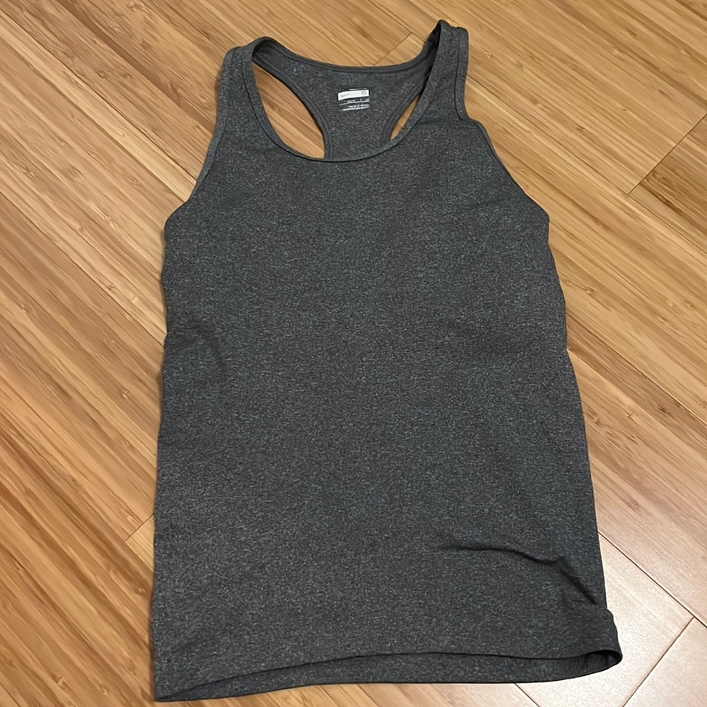 Nike fit dry workout top S